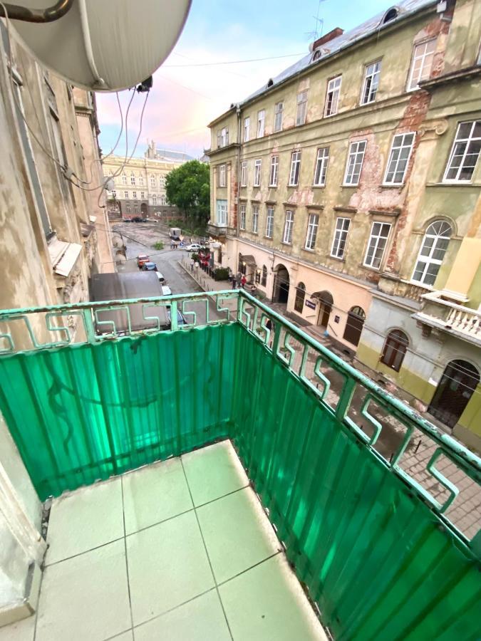 Навпроти Вернісажу Біля Оперного Вулиця Театральна 26 Є Балкон Та Інернет Apartment Lviv Exterior photo