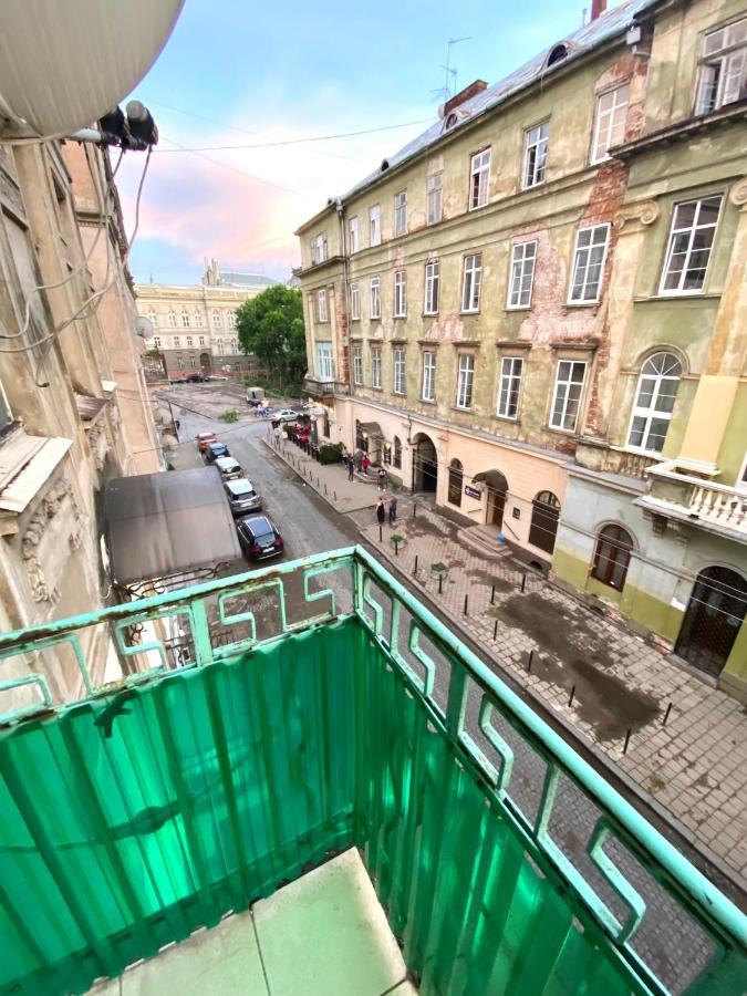 Навпроти Вернісажу Біля Оперного Вулиця Театральна 26 Є Балкон Та Інернет Apartment Lviv Exterior photo